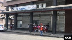 Oficina de Cubana de Aviación para venta de vuelos nacionales, en La Habana.