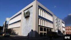 HAB02. LA HABANA (CUBA), 28/02/14.- Vista general del Museo Nacional de Bellas Artes hoy, viernes 28 de febrero de 2014, en La Habana (Cuba). El Consejo Nacional de Patrimonio Cultural (CNPC) confirmó hoy el robo de "un importante" grupo de piezas del almacén.