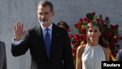 El Rey Felipe VI y la Reina Letizia en una ceremonia en la plaza cívica José Martí, en La Habana.