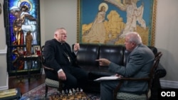 El arzobispo de Miami, Thomas Wenski,en entrevista con el director de Radio Televisión Martí, Tomás Regalado.