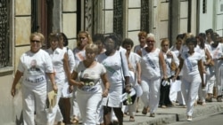 Dama de Blanco denuncia operativo policiar para impedirle salir de su casa Dama de Blanco denuncia operativo policiar para impedirle salir de su casa