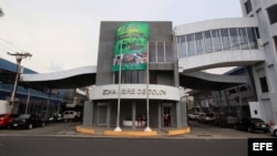 Vista general de la entrada a la Zona Libre de Colón este jueves, 1 de octubre de 2015, en Colón (Panamá).