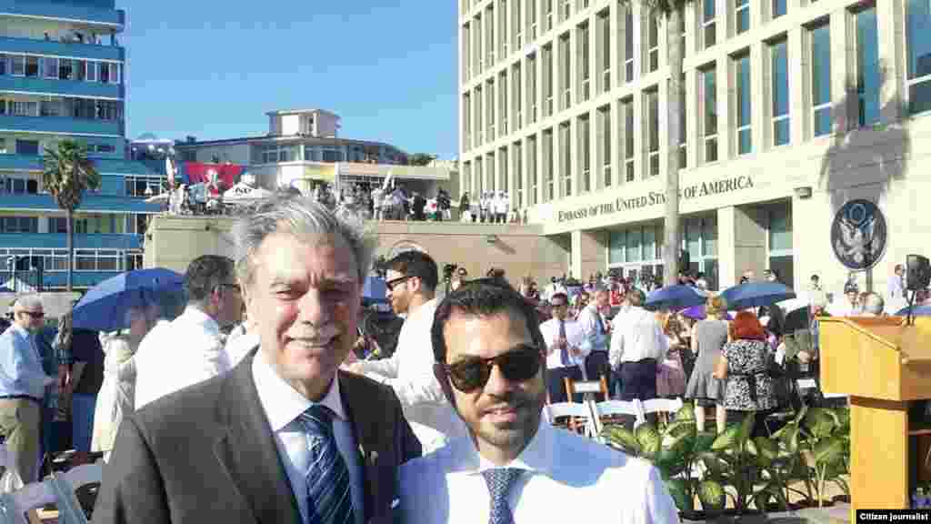  Freddy Balsera junto a Carlos Gutiérrez exsecretario de Comercio de los Estados Unidos invitados a la ceremonia.