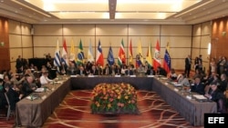 Los cancilleres y representantes de los países de la Unión de Naciones Suramericanas (Unasur) en la reunión extraordinaria convocada para analizar la situación de Venezuela.