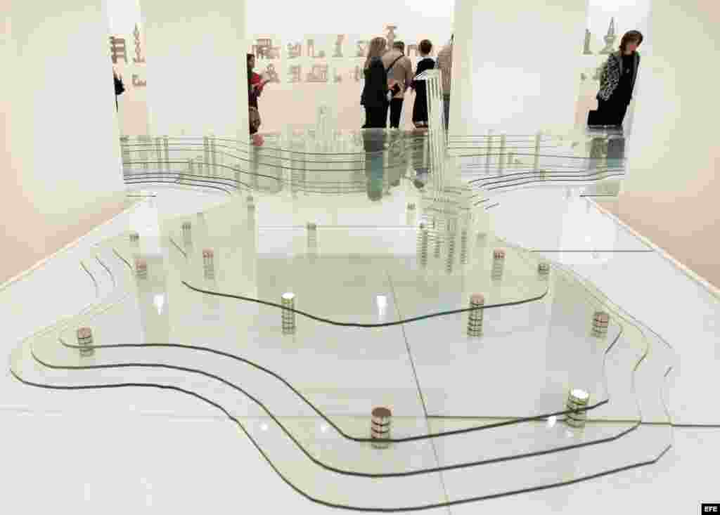 Detalle de la obra "Proyecto Frágil" del artista cubano Carlos Garaicoa que forma parte de la exposición "Orden aparente (poético-político)", una muestra comisariada por Vicente Todolí, que recoge piezas únicas del autor que se exhiben en la Fundación Botín.