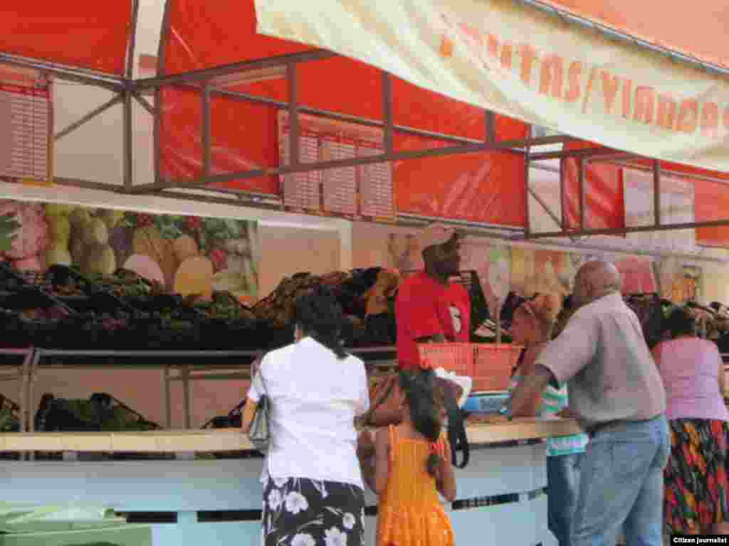 Mercado Estatal Enramada Stgo de Cuba foto Ridel Brea