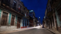 Cubanos se quejan de apagones de hasta 10 horas Cubanos se quejan de apagones de hasta 10 horas