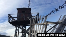 Muro fronterizo actual entre Rusia y Ucrania en Crimea.