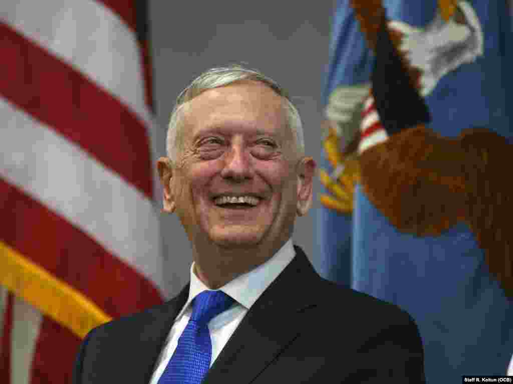 El Secretario de Defensa de EEUU James N. Mattis, durante la ceremonia de cambio de mando en la sede del Comando Sur en Miami.