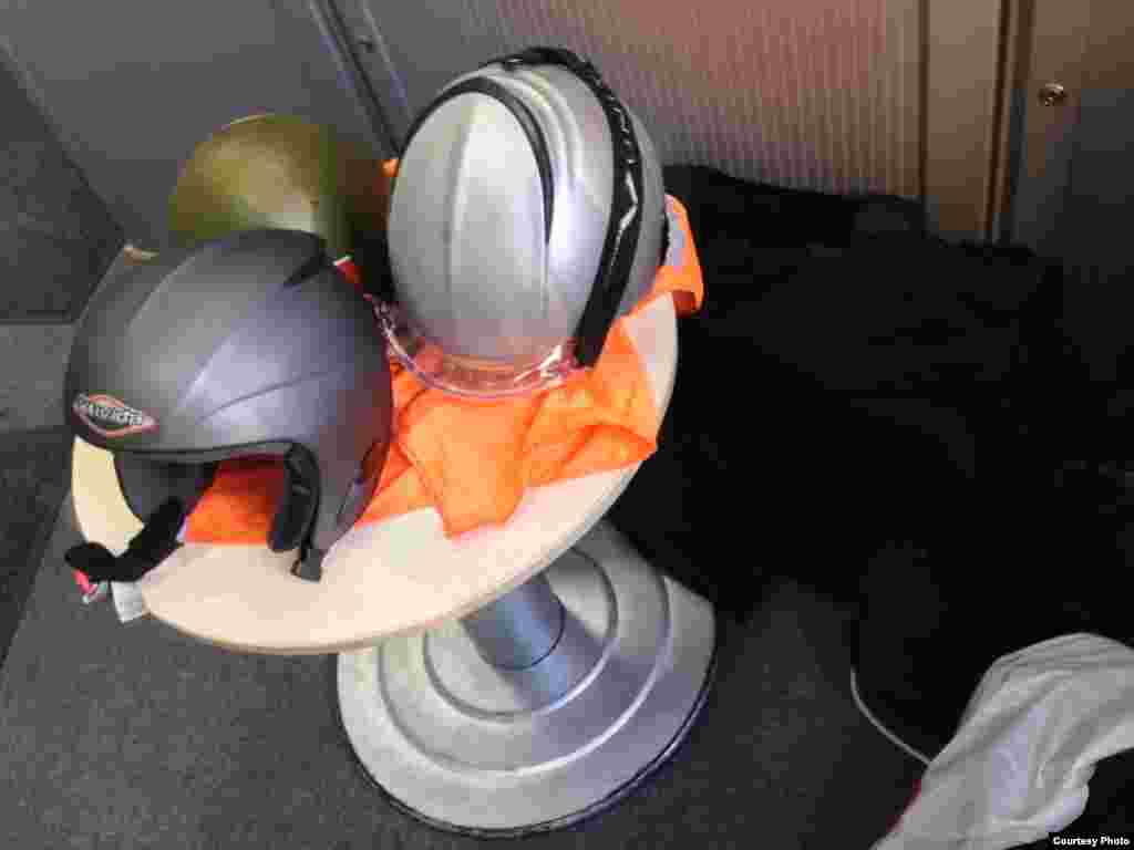 Cascos necesarios para la prensa en su trabajo en Kiev.