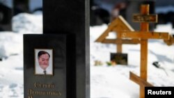 Tumba del abogado ruso Sergei Magnitsky en el cementerio de Preobrazhensky en Moscú, en una imagen del 22 de marzo de 2013.