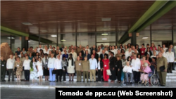 En 2011, Misael Enamorado posó junto a Fidel Castro y otros miembros de la alta dirigencia del Partido Comunista de Cuba.