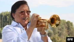 El músico cubano Arturo Sandoval toca su trompeta.
