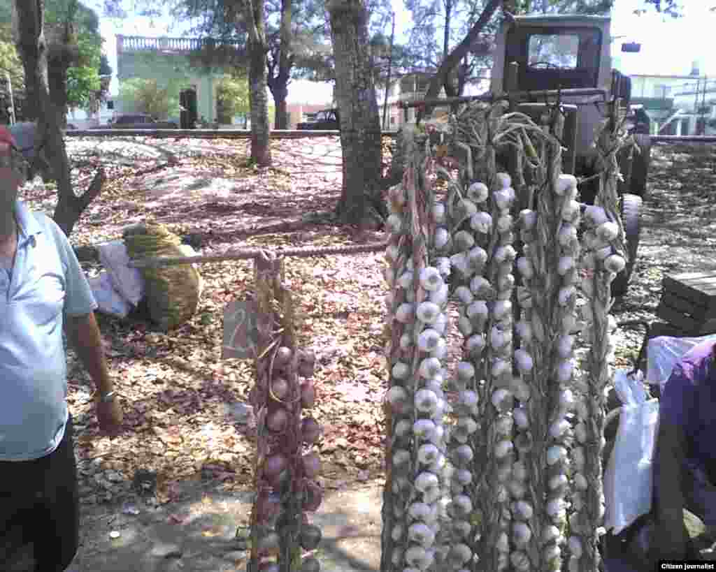 El reportero ciudadano de José R Borges recorre mercados privados  de venta a la población en Cabaiguán, Sancti Spíritus.