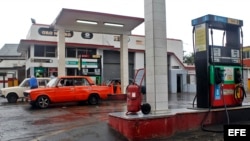 Varias estaciones de servicio que expenden solo gasolina especial amanecieron cerradas el 1 de abril cuando entró en vigor la medida que limita la venta de combustible prémium.