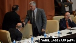 Díaz-Canel saluda a Tedros Adhanom Ghebreyesus, director general de la Oragnización Mundial de la Salud, en un evento en La Habana en abril del 2018.