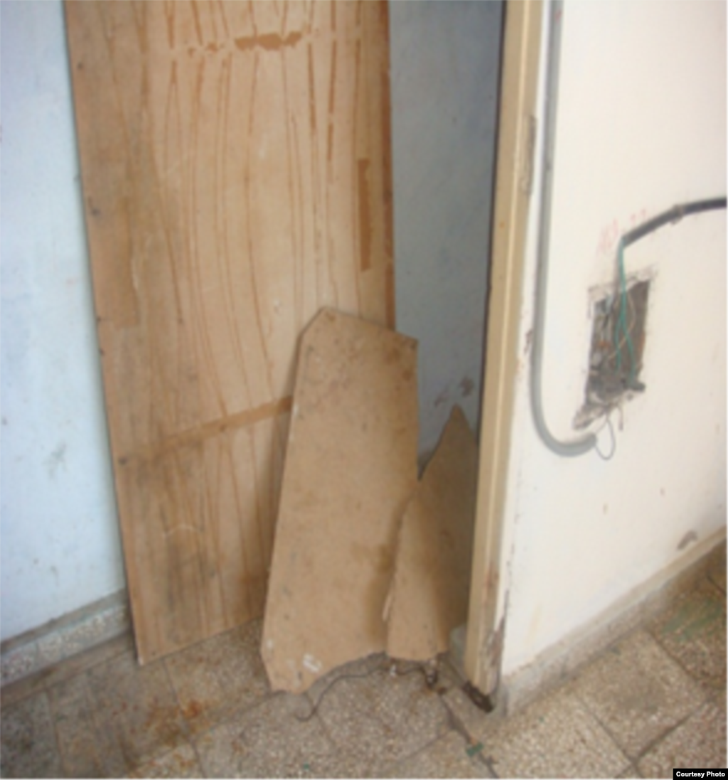 Un recorrido por un centro universitario en Santiago de Cuba, a pocos días de iniciarse el curso escolar 2010-2013 muestra el deterioro de las instalaciones.