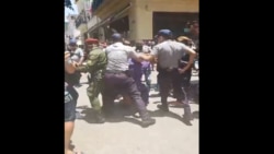 Roban productos de la 'jaba' que familiares llevan a preso político en Matanzas Roban productos de la 'jaba' que familiares llevan a preso político en Matanzas