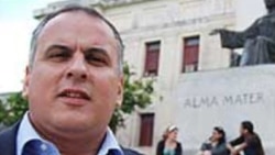 "Para levantar esta economía se necesitan miles de millones" "Para levantar esta economía se necesitan miles de millones"