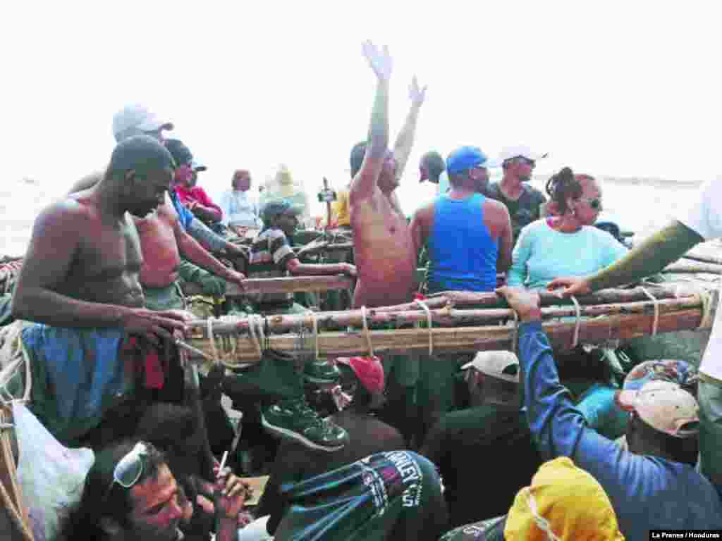 "Solo pensamos que moriríamos. Fueron los 14 peores días de nuestras vidas”, explicó Cergue Crespo uno de los balseros de Manzanillo.