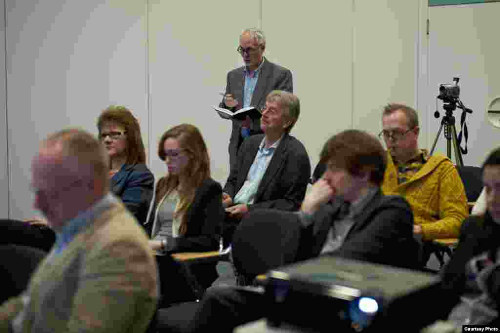 Periodistas en Conferencia de prensa donde estuvieron presentes Berta Soler y René Gómez Manzano.